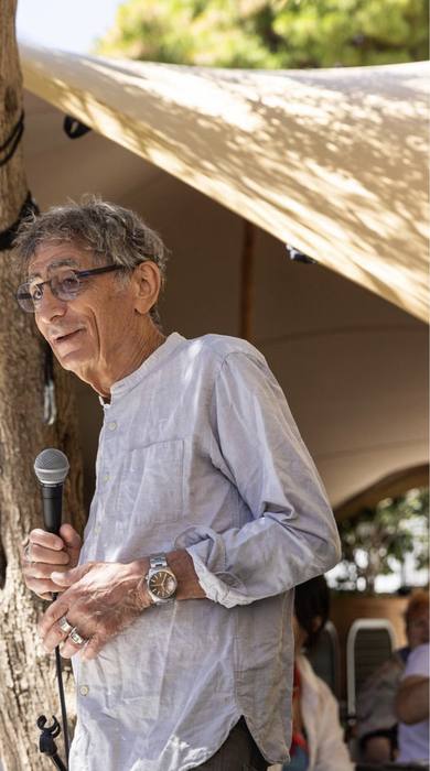 Dr Gabor Maté addressing the circle
